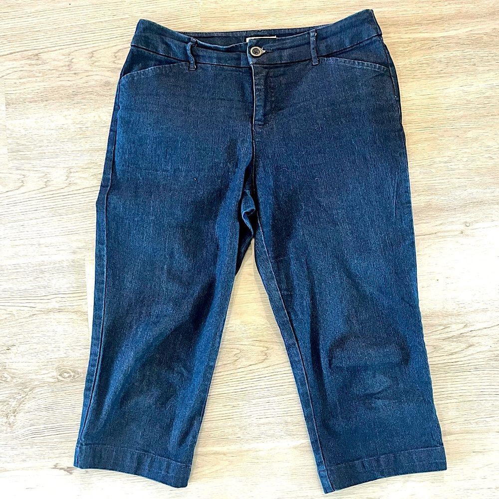 St. John’s Bay Dark Blue Stretch Denim Mid-Rise Capri Jeans Size 4